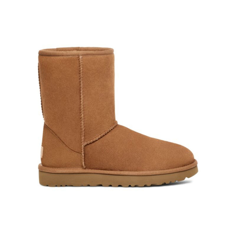 UGG Women's Classic Short II Size 9 - Chestnut