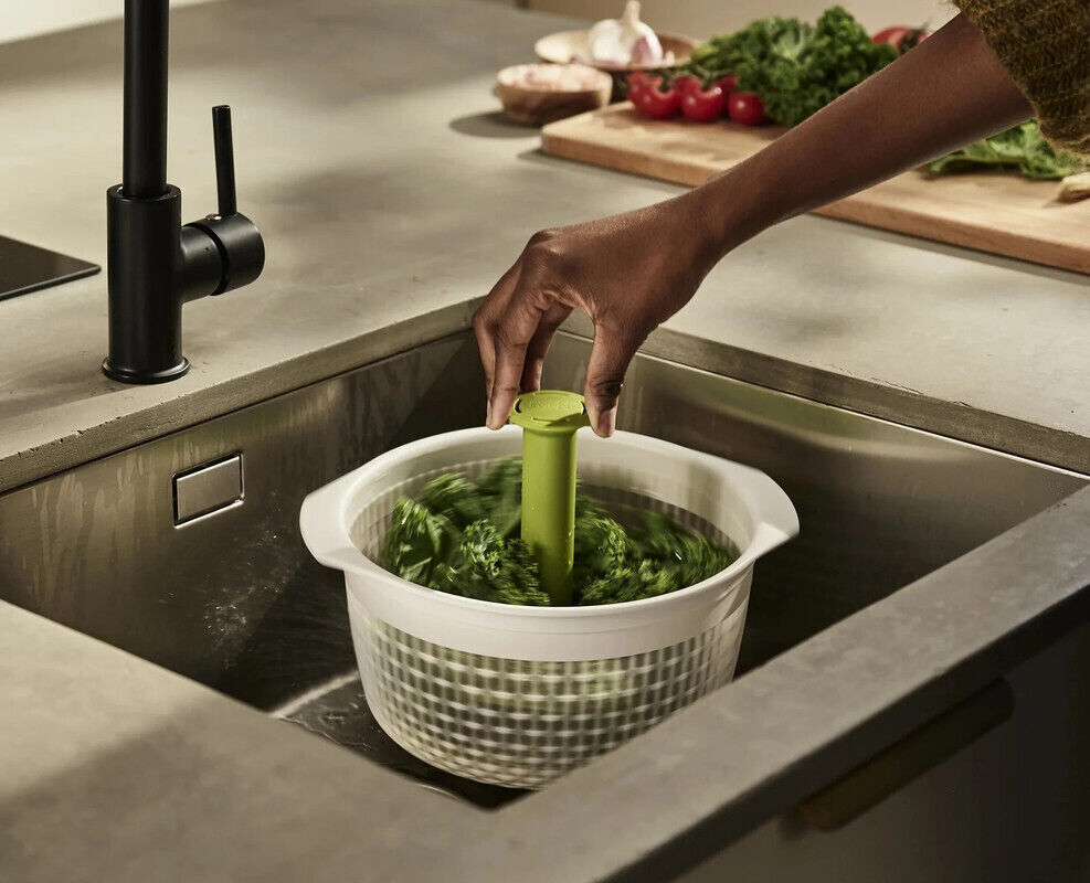 Joseph Joseph  Spindola In-sink Salad-spinning Colander - Green