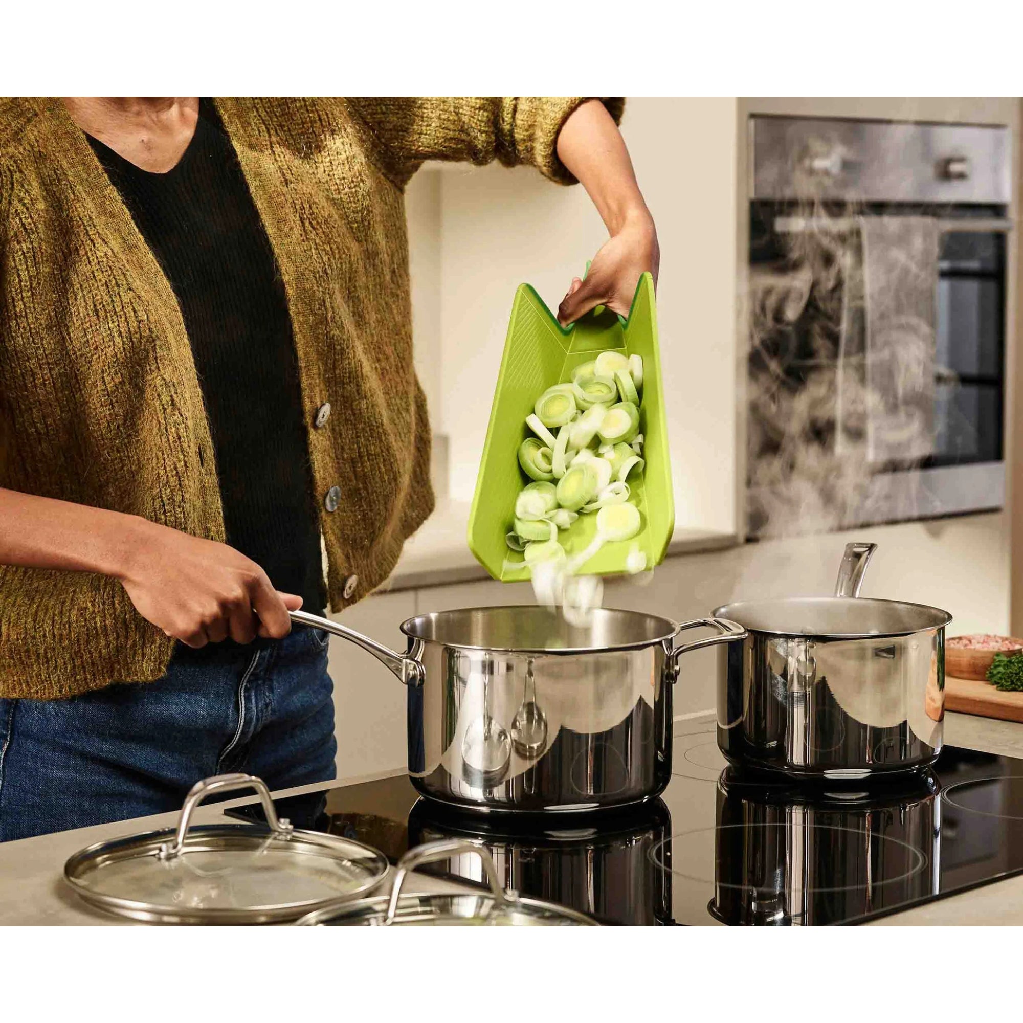 Joseph Joseph  Chop2Pot Plus Folding Chopping Board (2022) Regular- Green