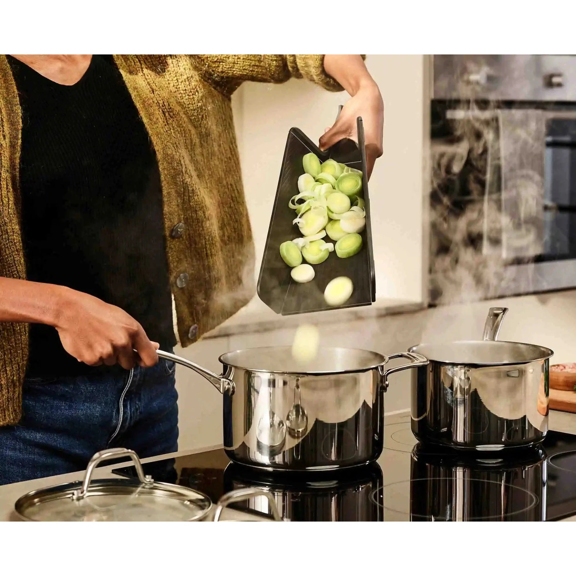 Joseph Joseph  Chop2Pot Plus Folding Chopping Board (2022) Large - Black
