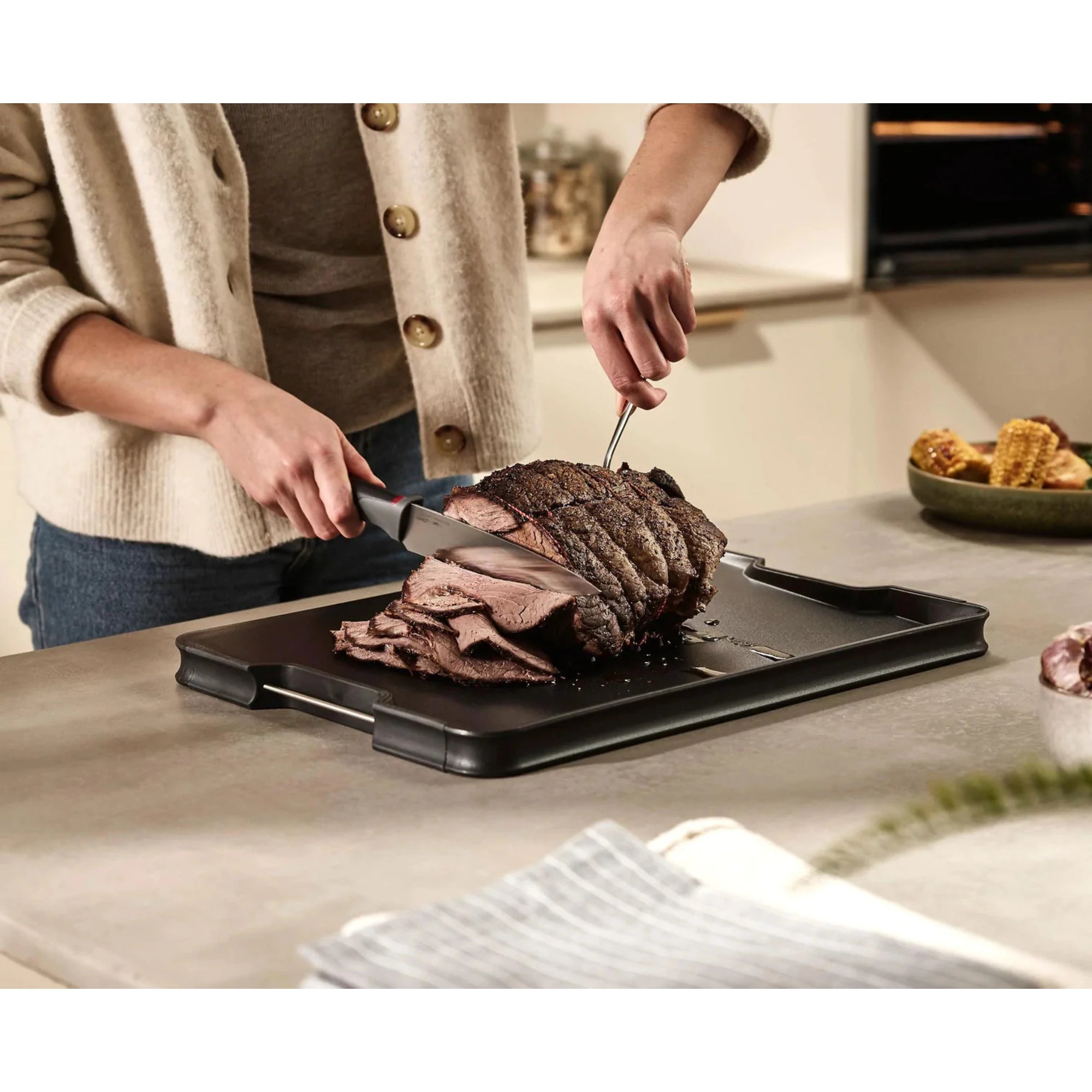 Joseph Joseph  Cut&Carve Plus Multi-function Chopping Board (2022) Large - Black