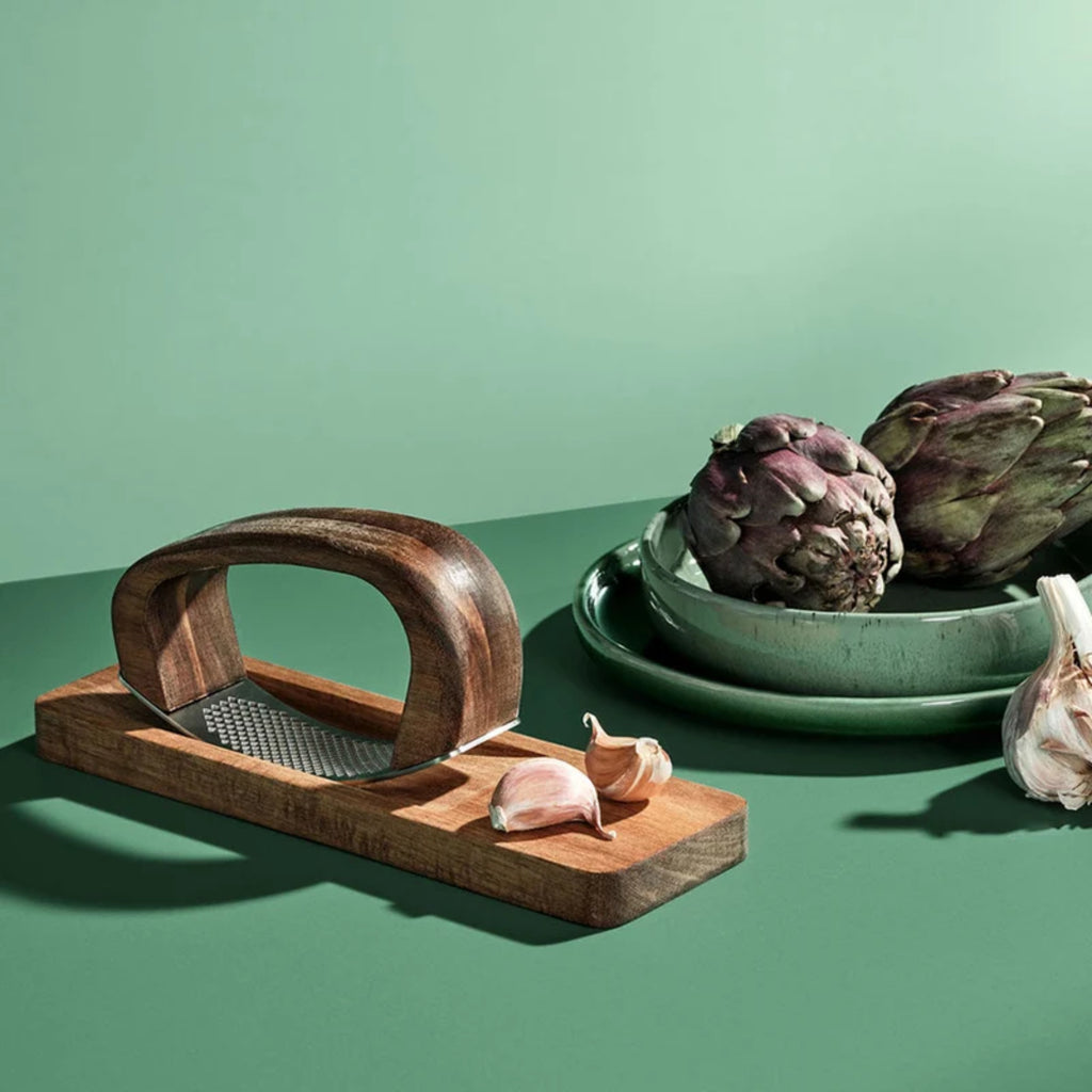 AdHoc RoccaAlio Garlic Press with Chopping Board - Silver