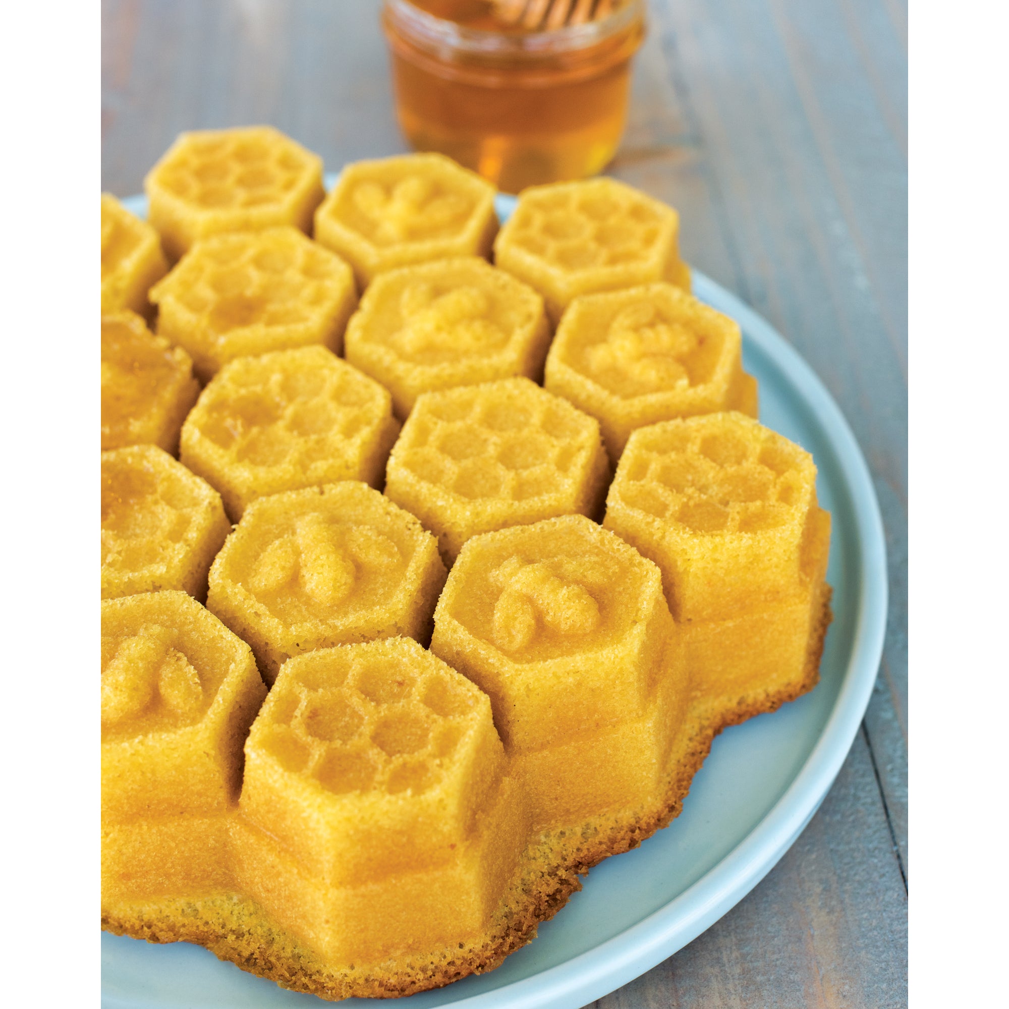 Nordic Ware Honeycomb Pull Apart Tin