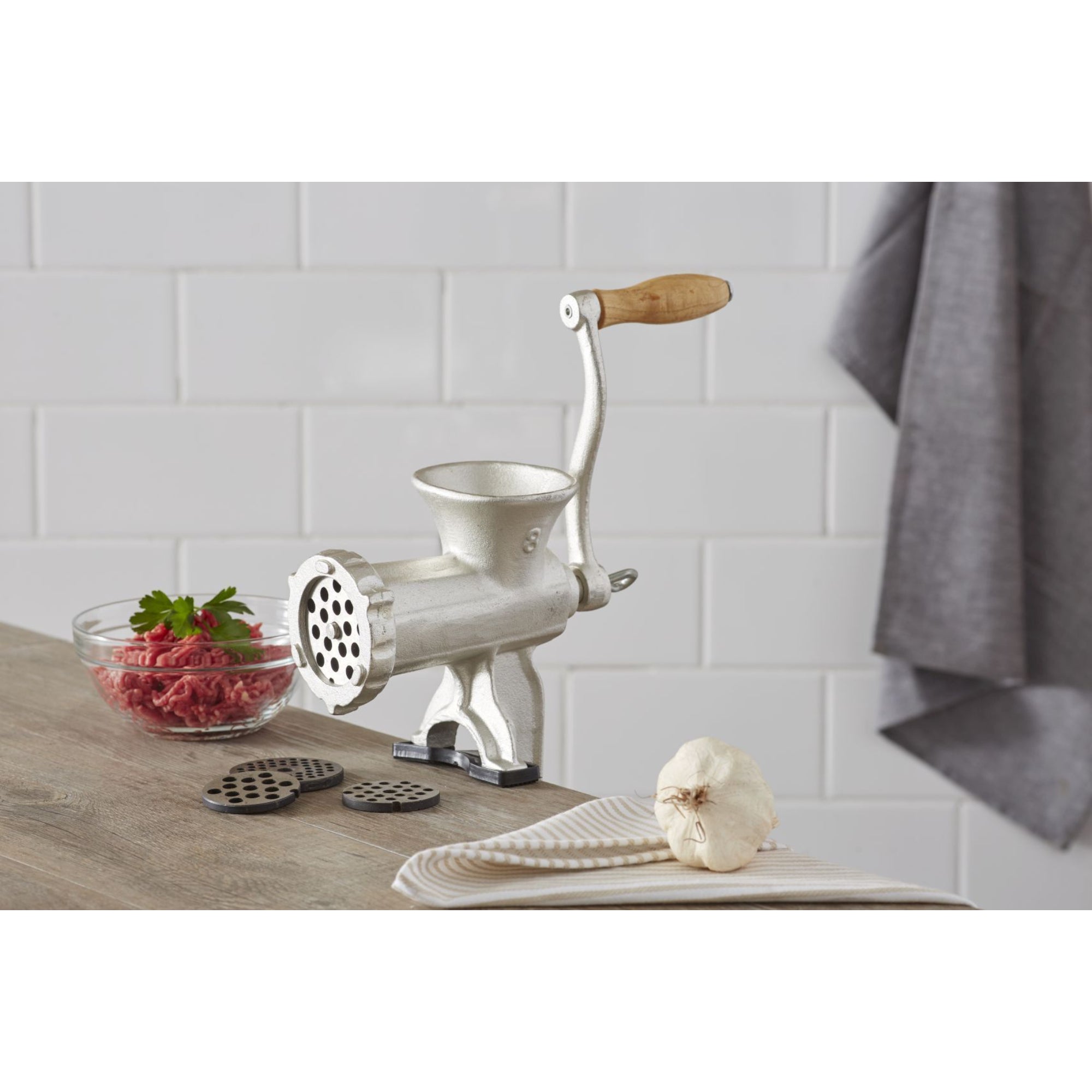 Davis & Waddell DHM0003  Meat mincer No. 8 with 3 blades? Silver