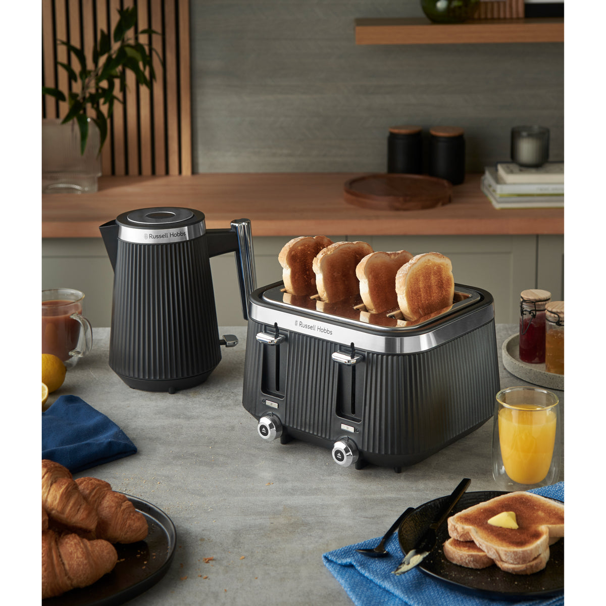 Russell Hobbs Bronte Kettle - Black