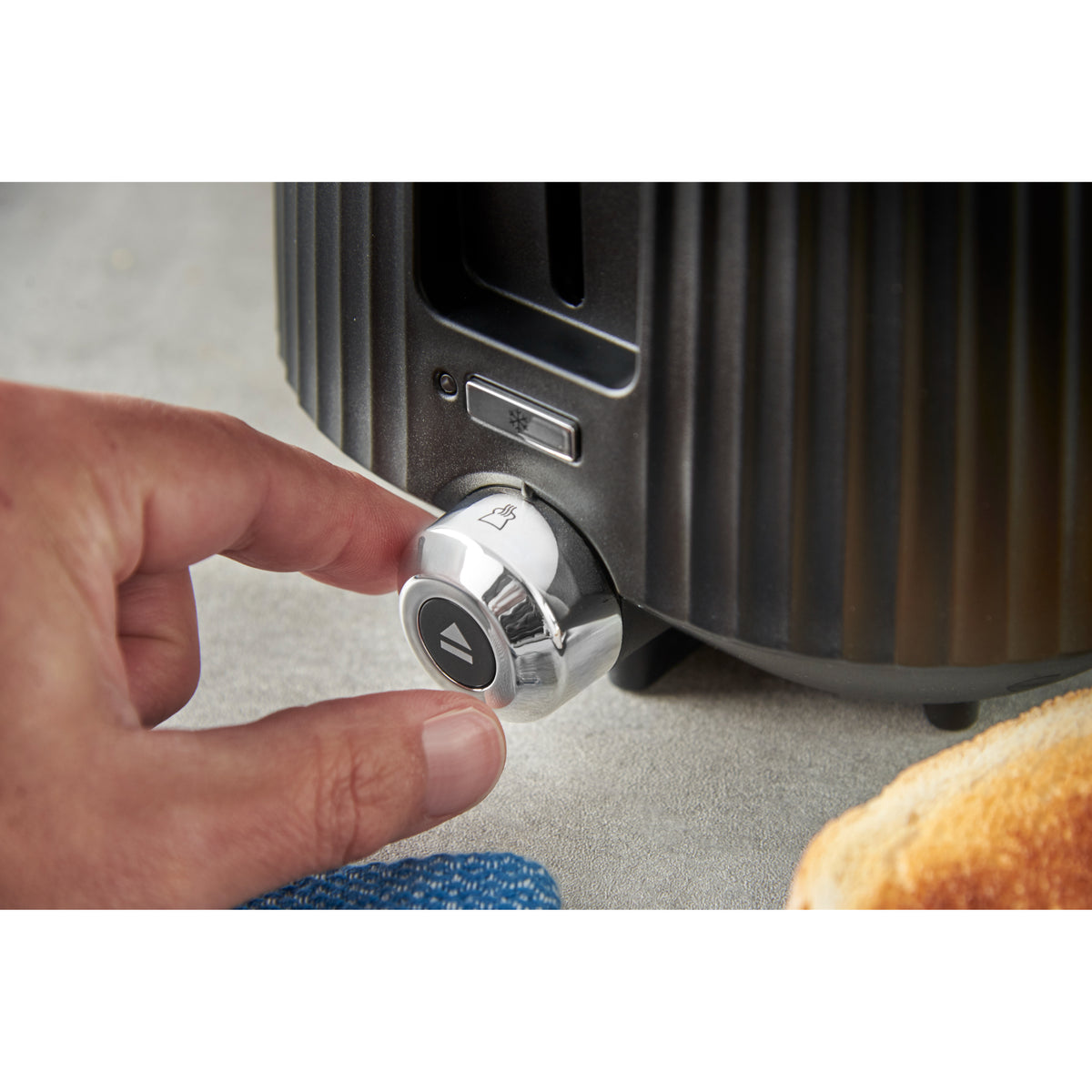 Russell Hobbs Bronte 2 Slice Toaster - Black