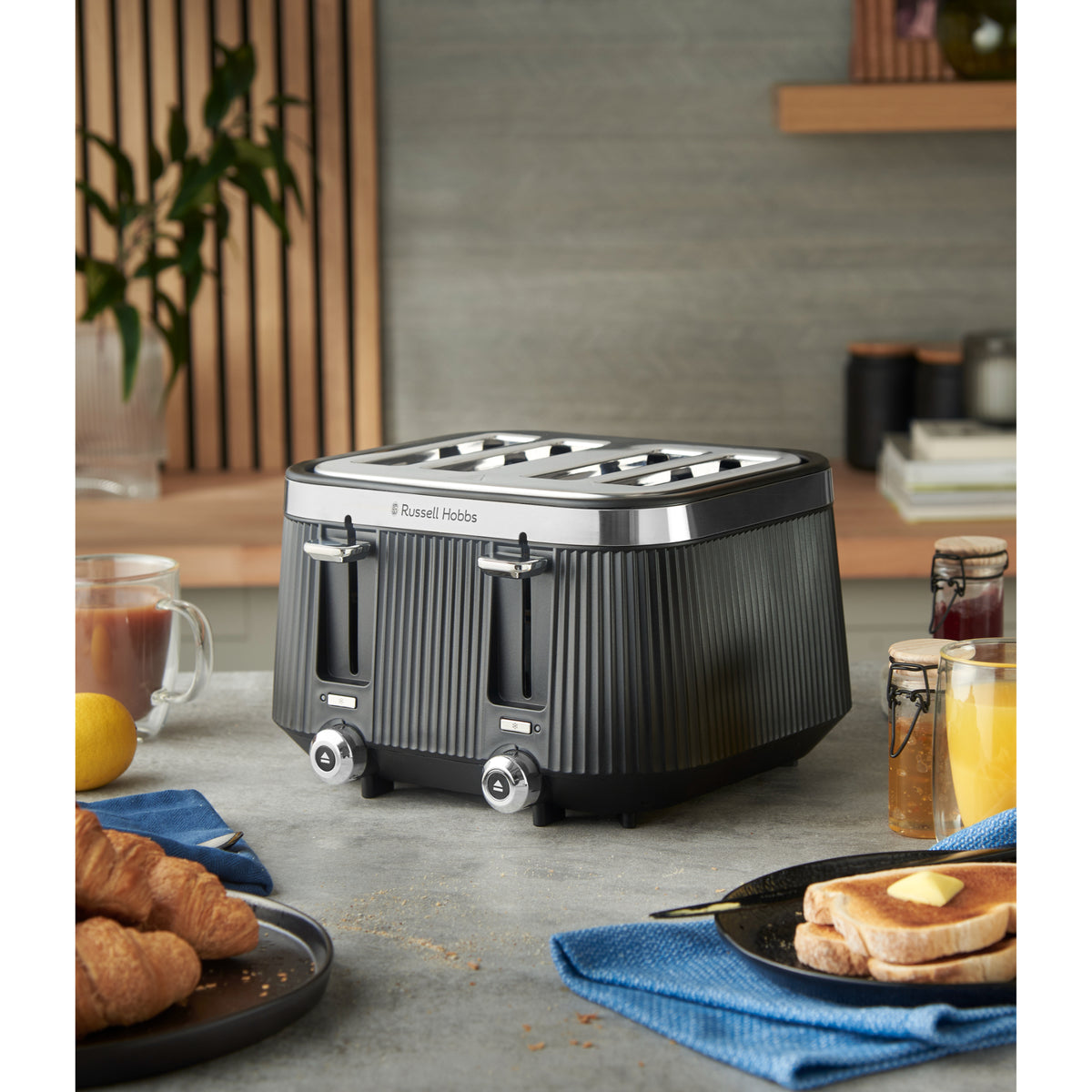 Russell Hobbs Bronte 4 Slice Toaster - Black