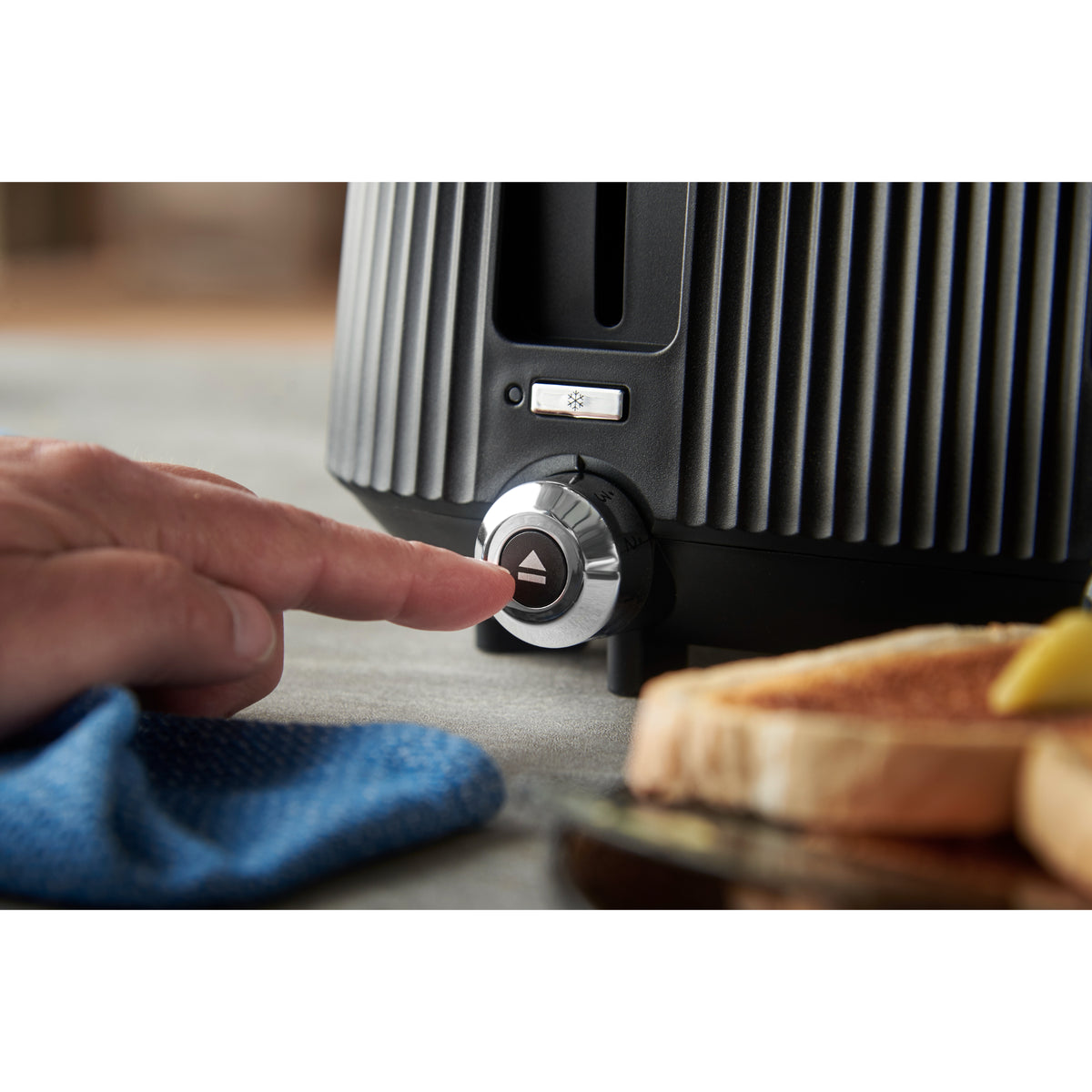 Russell Hobbs Bronte 4 Slice Toaster - Black