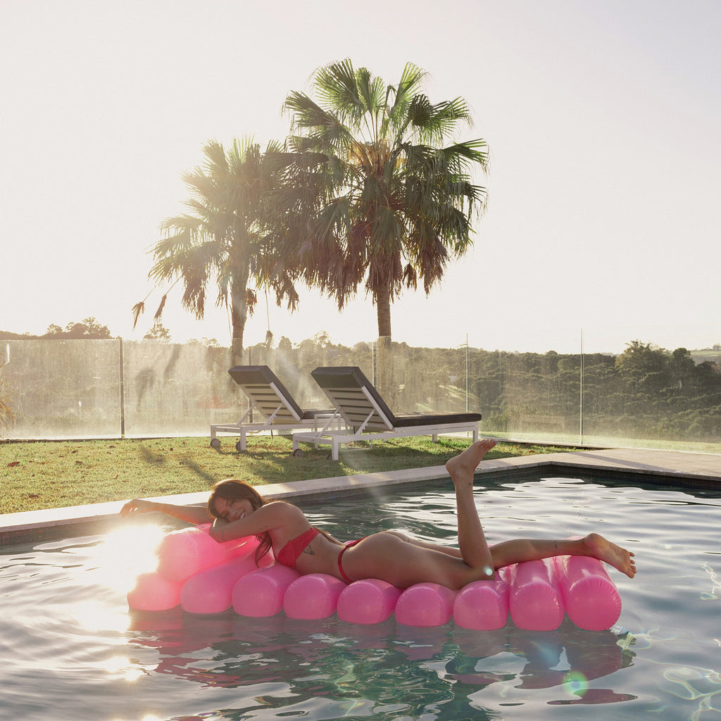 Sunnylife Tube Lilo - Neon Pink