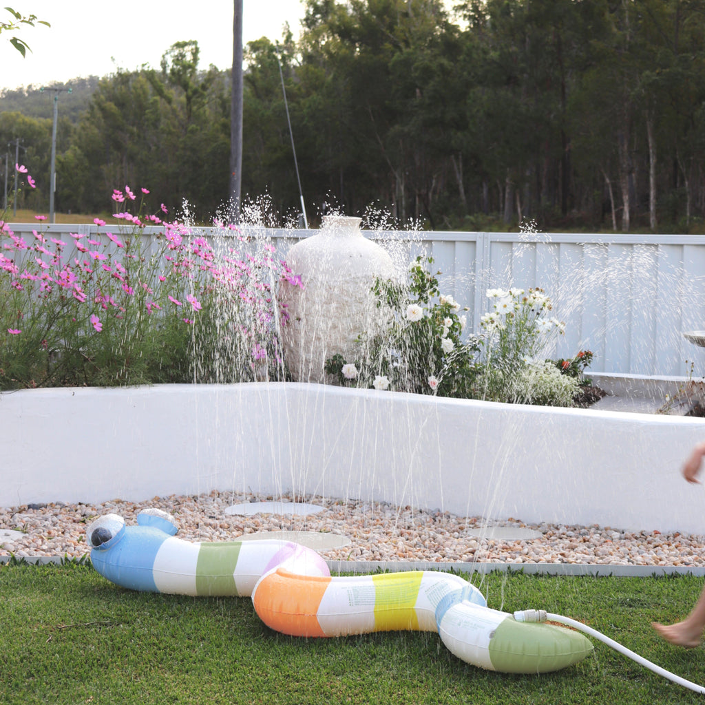 Sunnylife Inflatable Sprinkler Into the Wild - Multicolour
