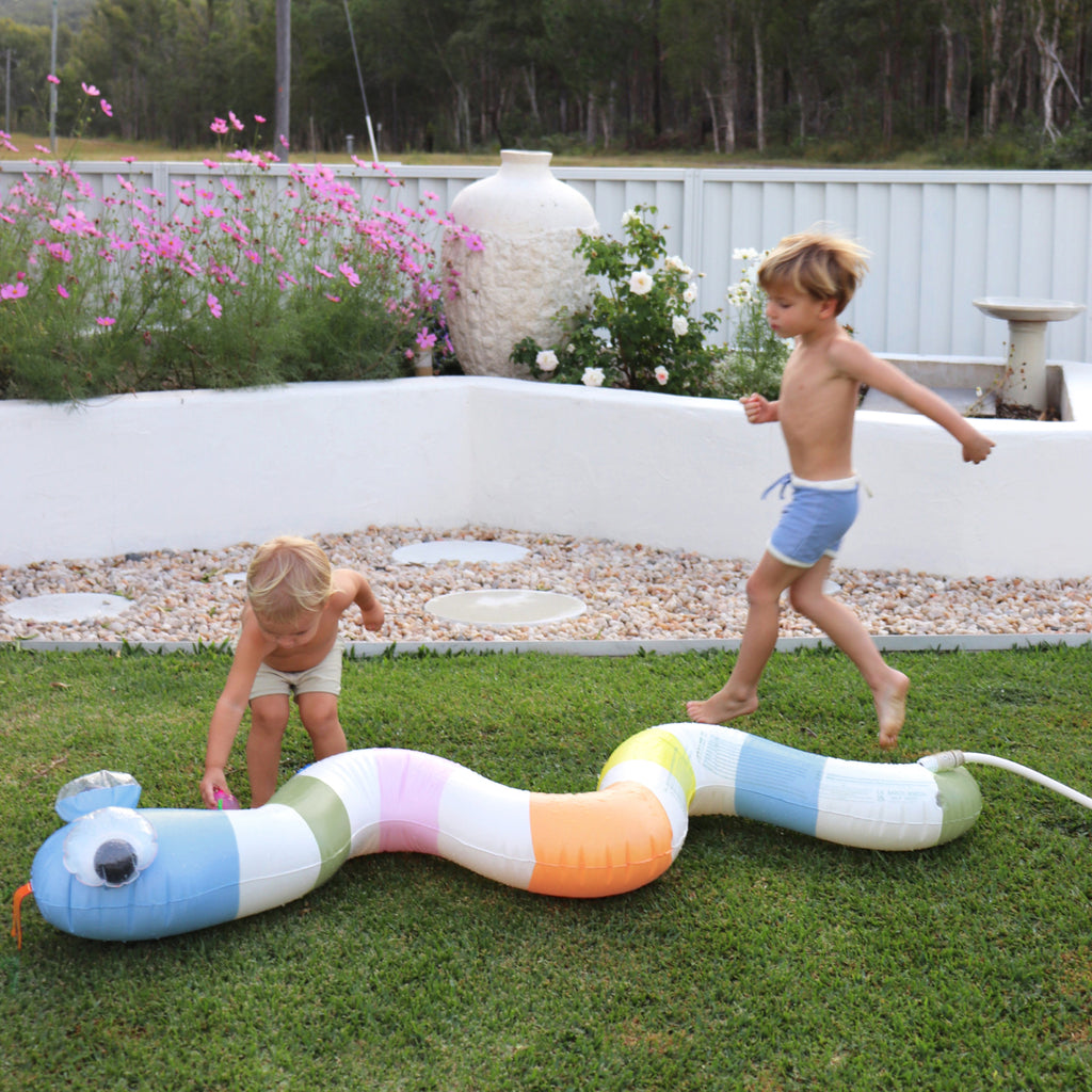 Sunnylife Inflatable Sprinkler Into the Wild - Multicolour