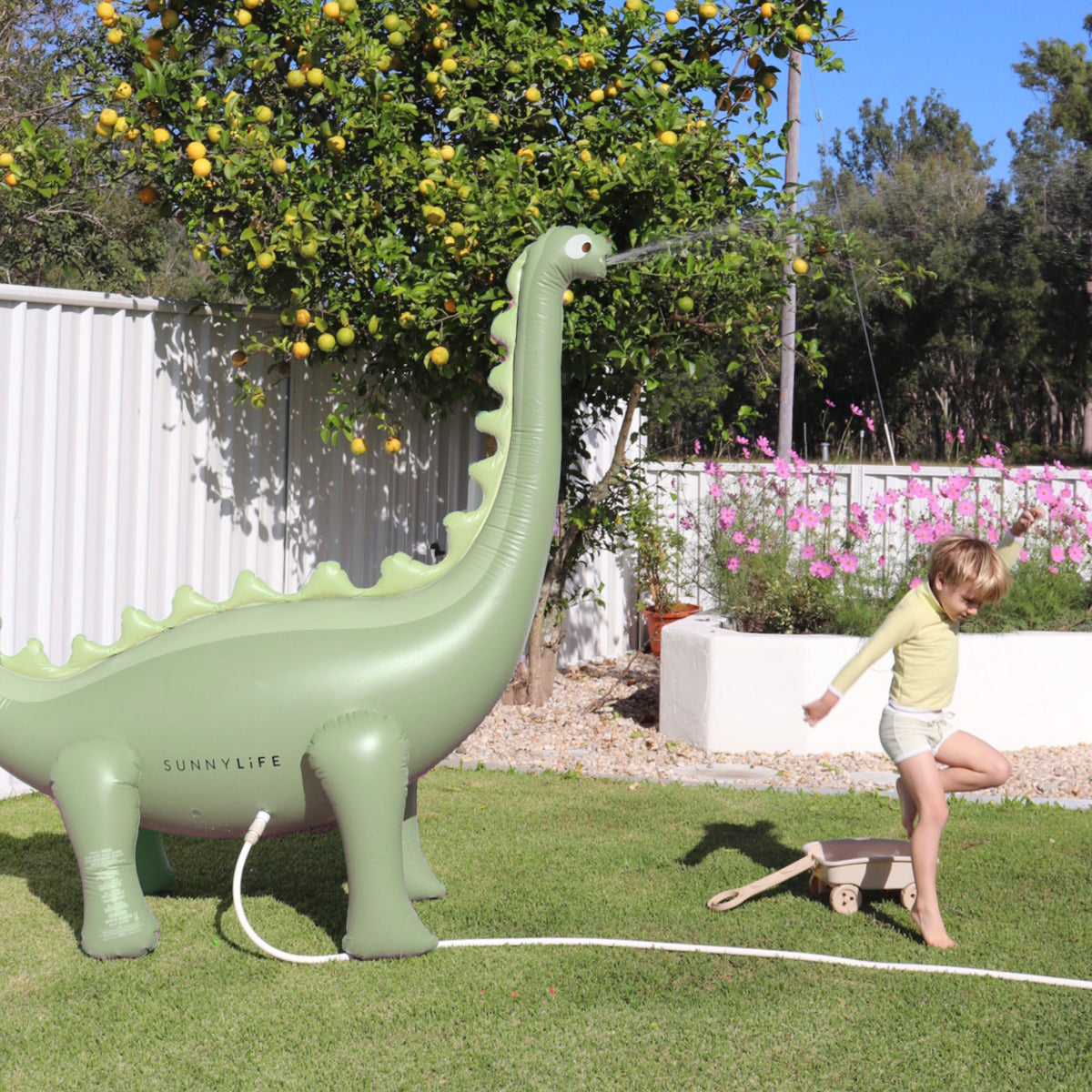 Sunnylife Dino Giant Sprinkler Into the Wild - Khaki